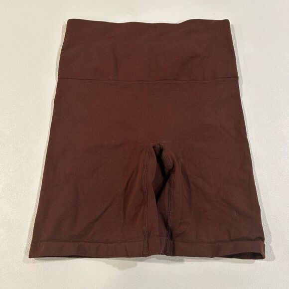 Yitty Nearly Naked High-Waisted Shaping Shorts Brown | Size M/L - Picture 2 of 4